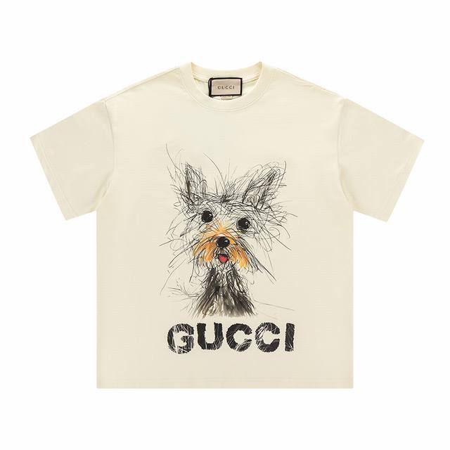 款号 ： ，70 Gucci新品！ 无感印花 高克重短袖 选用客供定制针织100%纯棉面打造,面料手感细腻，厚实有质感的纯棉布 高密度的机织工艺，如棉絮般柔紧致