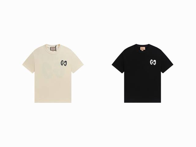 款号 ：840， Gucci新品！早春系列高克重短袖 选用客供定制针织100%纯棉面打造,面料手感细腻，厚实有质感的纯棉布 高密度的机织工艺，如棉絮般柔紧致舒适