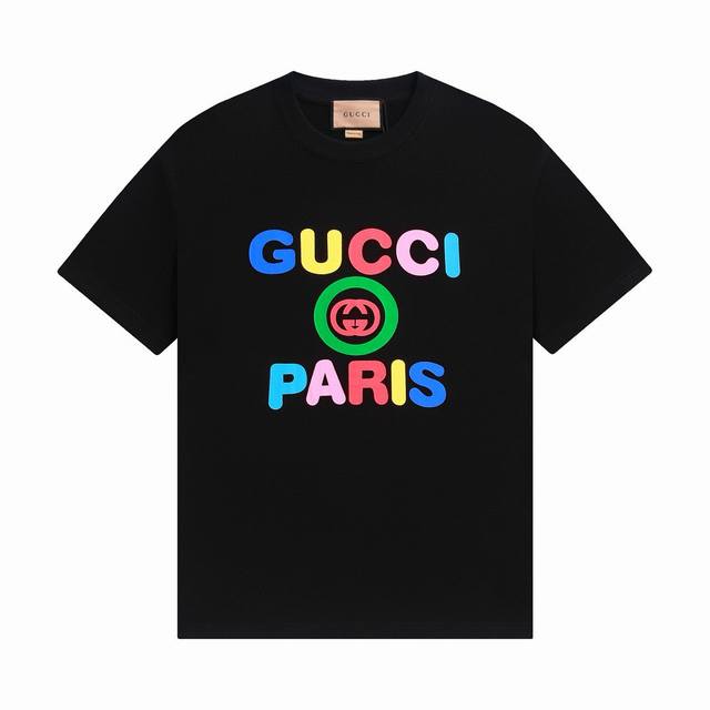 款号 ：851， Gucci新品！早春系列高克重短袖 选用客供定制针织100%纯棉面打造,面料手感细腻，厚实有质感的纯棉布 高密度的机织工艺，如棉絮般柔紧致舒适