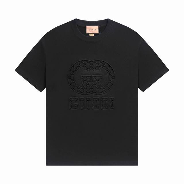 款号 ：853， Gucci新品！早春系列高克重短袖 选用客供定制针织100%纯棉面打造,面料手感细腻，厚实有质感的纯棉布 高密度的机织工艺，如棉絮般柔紧致舒适