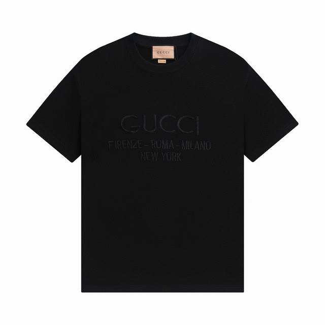 款号 ：855， Gucci新品！早春系列高克重短袖 选用客供定制针织100%纯棉面打造,面料手感细腻，厚实有质感的纯棉布 高密度的机织工艺，如棉絮般柔紧致舒适