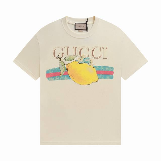 款号 ：886， Gucci新品！早春系列高克重短袖 选用客供定制针织100%纯棉面打造,面料手感细腻，厚实有质感的纯棉布 高密度的机织工艺，如棉絮般柔紧致舒适
