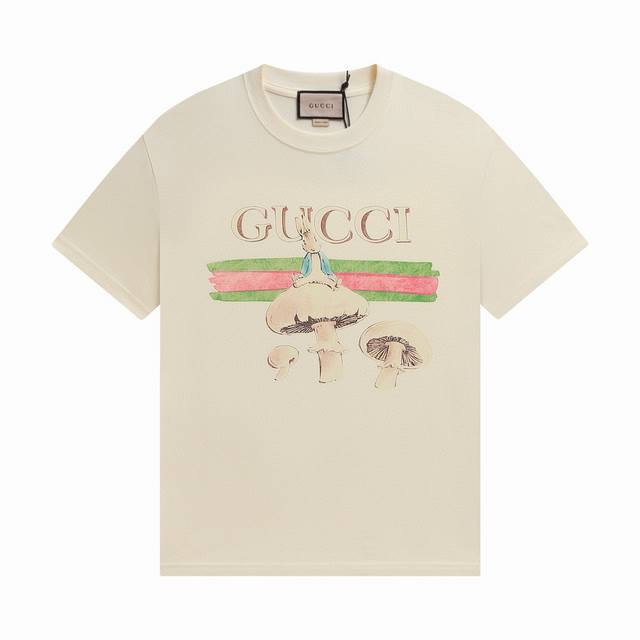 款号 ：887， Gucci新品！早春系列高克重短袖 选用客供定制针织100%纯棉面打造,面料手感细腻，厚实有质感的纯棉布 高密度的机织工艺，如棉絮般柔紧致舒适