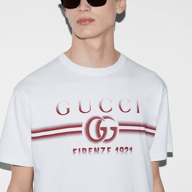 款号 ：892， Gucci新品！早春系列高克重短袖 选用客供定制针织100%纯棉面打造,面料手感细腻，厚实有质感的纯棉布 高密度的机织工艺，如棉絮般柔紧致舒适