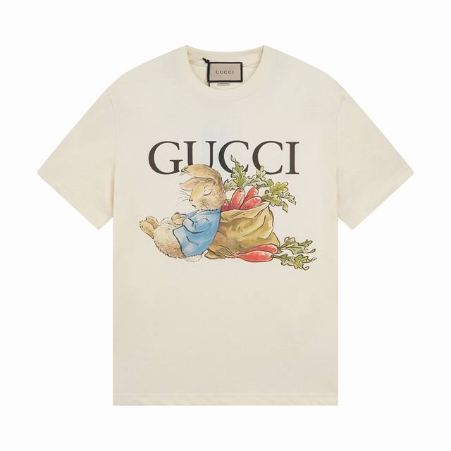 款号 ：306， Gucci新品！ 无感印花 高克重短袖 选用客供定制针织100%纯棉面打造,面料手感细腻，厚实有质感的纯棉布 高密度的机织工艺，如棉絮般柔紧致