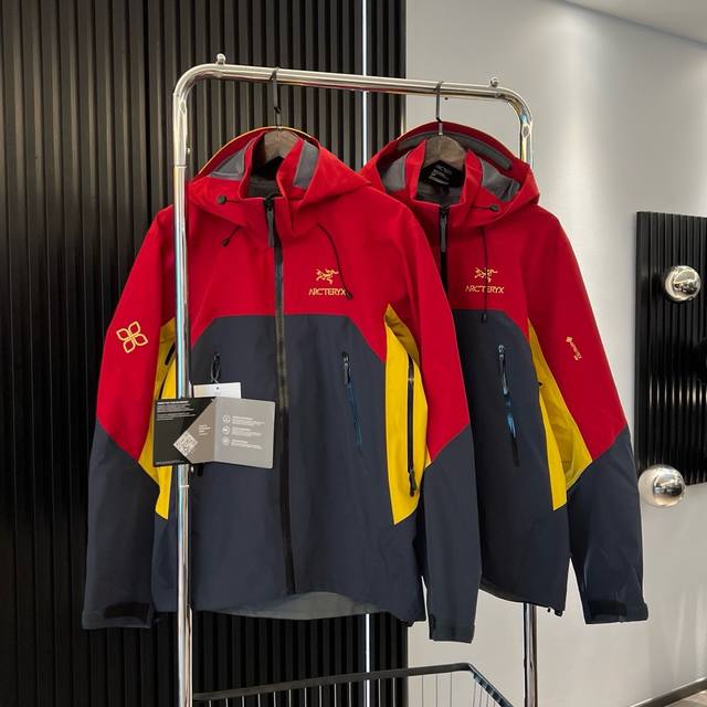 款号：405， 鸟家冲锋衣，内里压胶，Ykk拉链 等等，最顶的品质，随意对比。 尺码：S.M.L.Xl.Xxl