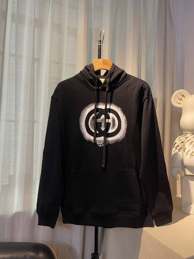 实拍图 顶级版本.官网品质 #Gucci古驰##互扣式双G##涂鸦#Gucci2025早春男装系列倾情推出缀饰活力印花运动单品，高品质原版一比一，官方原版定制双