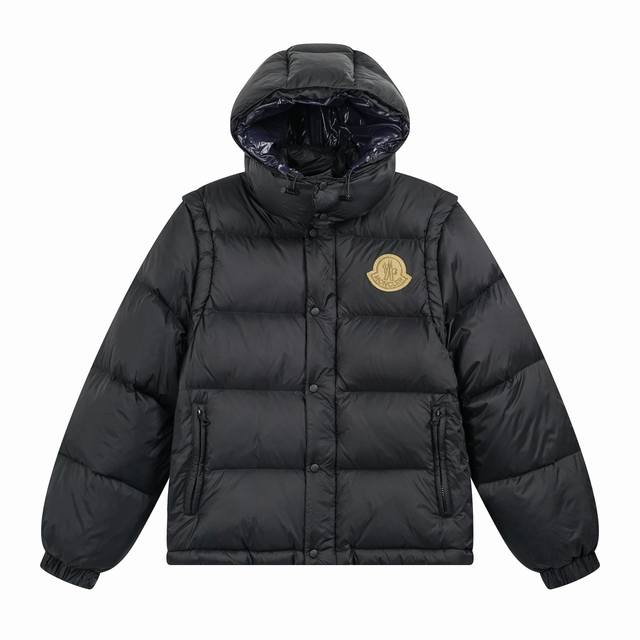 顶级版本 大货细节图 Moncler Cyclone二合一羽绒夹克外套. 一件轻松过冬.秒变 夹克 连帽马甲 立领马甲 连帽羽绒外套. Cyclone羽绒服搭配