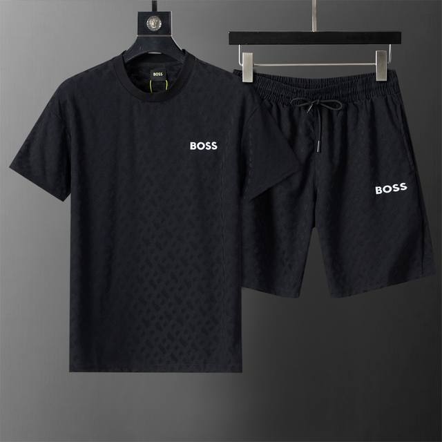 款号：A753# 2026年春夏新款男装休闲圆领短袖短裤套装，针织提花面料， 款式时尚又 帅气，面料舒适，做工严谨 ，走线工整。上身效果好 码数 M-3Xl 黑
