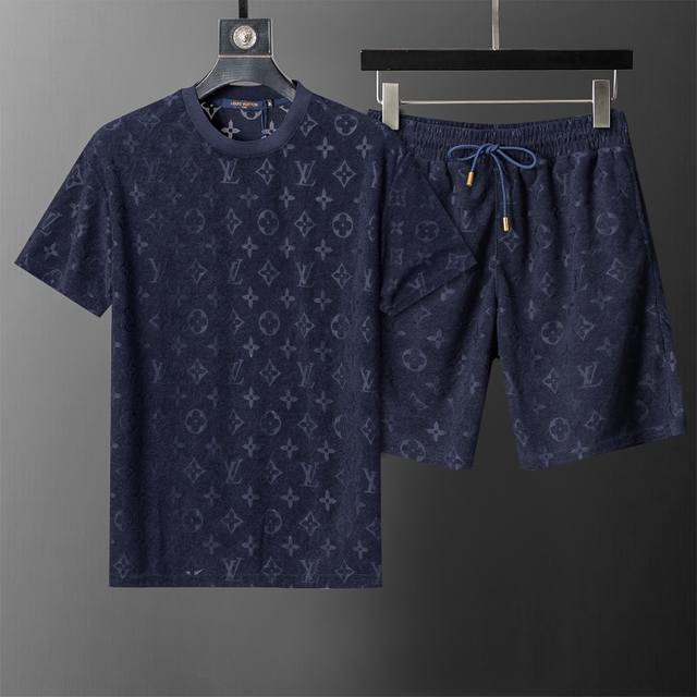 款号：A718# 2026年春夏新款男装休闲圆领短袖短裤套装，针织毛巾提花面料， 款式时尚又 帅气，面料舒适，做工严谨 ，走线工整。上身效果好 码数 M-3Xl