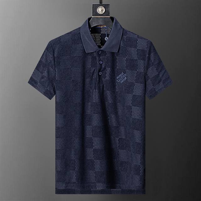 款号：A845# 2026年春夏官网同步新款翻领T恤，毛巾提花面料 帅气，面料舒适，做工严谨 ，走线工整。上身效果好 码数 M-3Xl 宝蓝