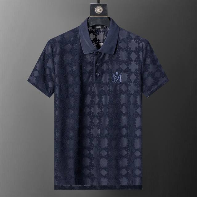 款号：A819# 2026年春夏官网同步新款翻领T恤，毛巾提花面料 胸前绣花 帅气，面料舒适，做工严谨 ，走线工整。上身效果好 码数 M-3Xl 宝蓝