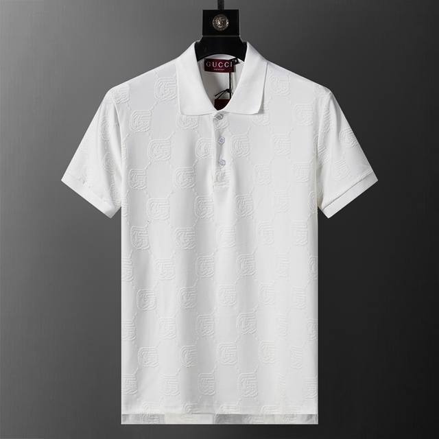 款号：A780# 2026年春夏官网同步新款翻领T恤，针织提花面料 款式时尚 帅气，面料舒适，做工严谨 ，走线工整。上身效果好 码数 M-3Xl 米白