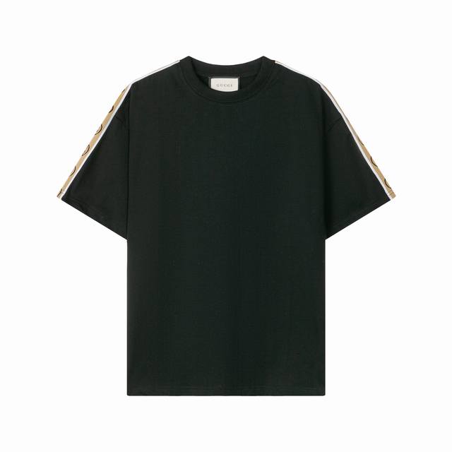 7211款，高端定制，独家最高品质版本Gucc*Logo织带肩部拼接圆领短袖T恤，采用独家定制290G原版1:1双股双纱纯棉面料，定织定染同缸无色差罗纹，定制1