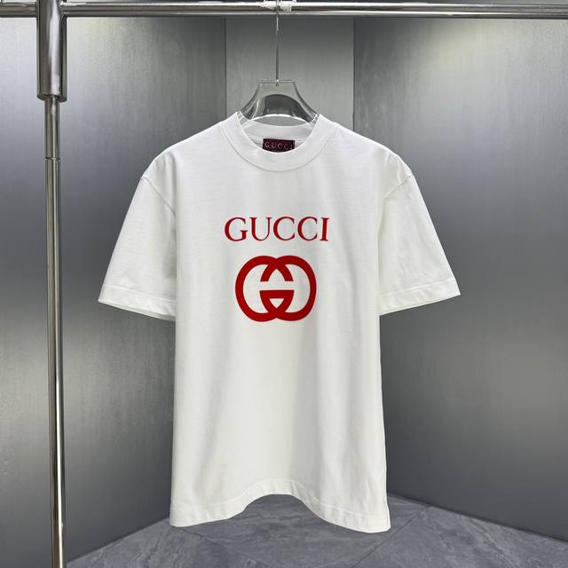 Gucci* 古驰* 2026春夏新款短袖T恤 定制纯棉字母Logo植绒 颜色：黑色 白色 深蓝 巧色 码数：S M L Xl Xxl