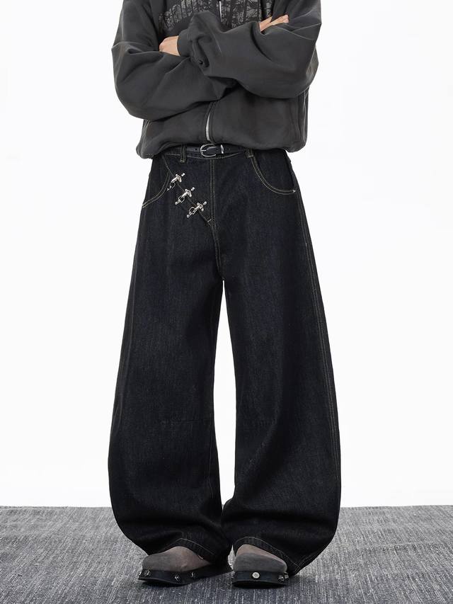 款号Xk3732 Cleanfit斜门襟飞机扣阔腿牛仔裤男美式高街宽松丹宁原牛弯刀裤子，面料定制经过一流的高工艺水洗 ，质地紧密 色泽均匀 纹理清晰，上身非常舒