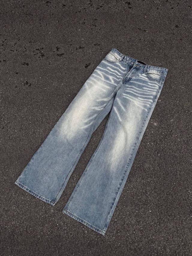 款号Xk2728 美式复古高级感小众直筒宽松牛仔裤男设计感痞帅裤子潮牌，面料定制经过一流的高工艺水洗 ，质地紧密 色泽均匀 纹理清晰，上身非常舒适 直筒版型 可