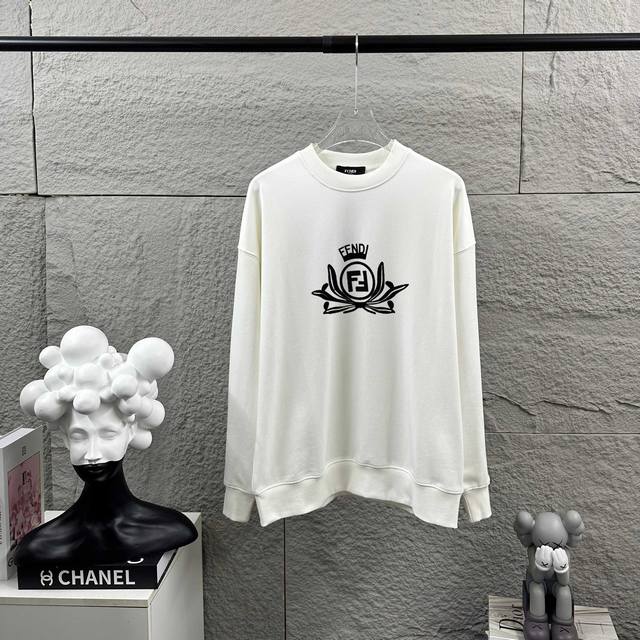 Fen*Di芬迪 秋冬季新款 长袖圆领卫衣 立体厚板硅胶工艺+贴布绣 定制毛圈面料 男女同款 颜色：黑色 白色 尺码： S 90-130斤 M 120-150斤