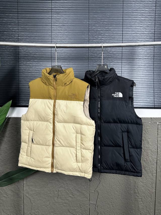 芯片直达官网 款号Dj7110 北面1996羽绒马甲 面料：采用正品面料供应商同厂产品，细格尼龙无胆防绒面料，和正品一样的轻盈且保暖 定制内里满印印花. 15送