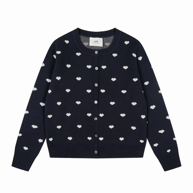顶级品质 款号：Ds8118# 全年不下架 Ami 艾米 秋冬新款爱心提花满印女神简约款基础针织开衫 Ami 艾米 新款提花爱心满印女神款必备秋冬针织开衫小外套