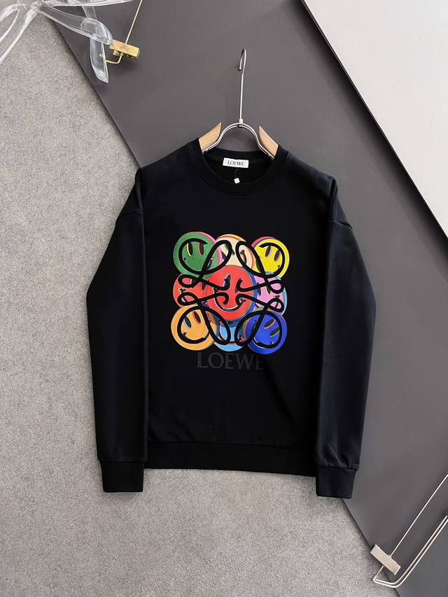 Loewe 罗意威 秋冬男女同款情侣款最新的贸易订单长袖卫衣，全品相！！网红款！工艺采用图案Logo压胶印花工艺设计！上身舒适透气，不僵硬，整体有着丰富的立体感