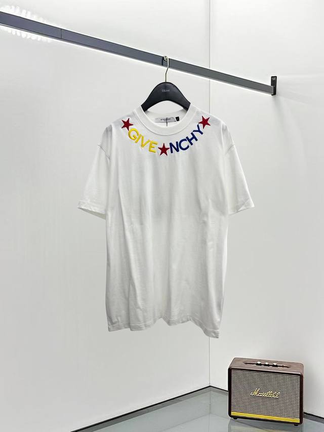 Givenchy 纪梵希Gvc25Ss新款短袖，最高版本重工艺经典刺绣Logo图案，高标准定制，上身非常有型，客供进口高档280克纯棉面料质感非常细腻，细节工艺