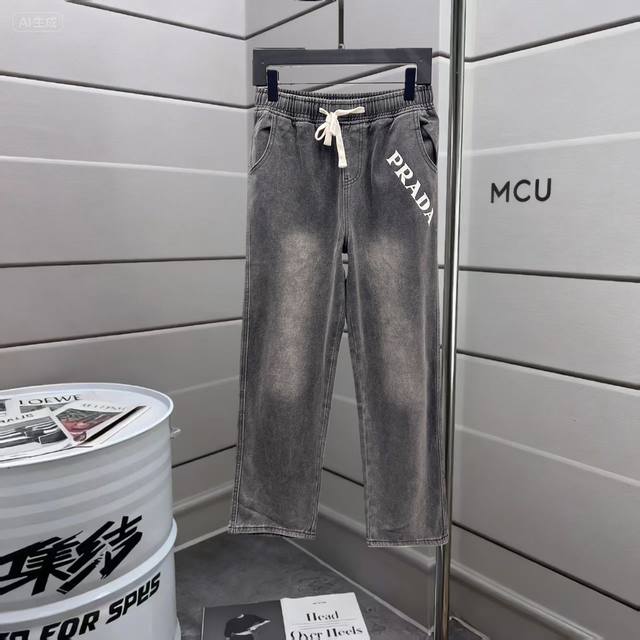 普拉达2025秋季新款休闲裤，采用优质棉布面料，超级舒适透气！手触感强烈，辨识度极高！尺码：M-3Xl