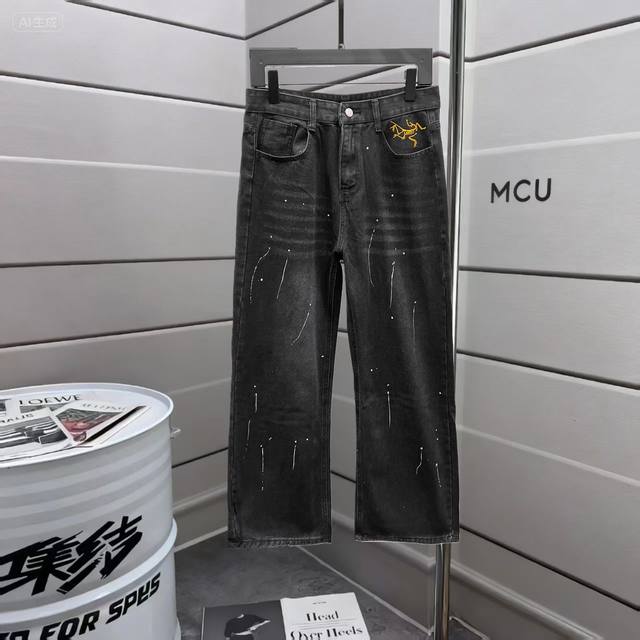 始祖鸟2025秋季新款休闲裤，采用优质棉布面料，超级舒适透气！手触感强烈，辨识度极高！尺码：M-3Xl