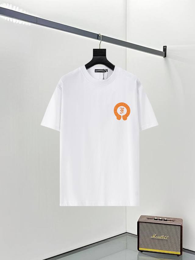 克罗星 25Ss新款短袖，最高版本重工艺经典刺绣Logo图案，高标准定制，上身非常有型，客供进口高档280克纯棉面料质感非常细腻，细节工艺精湛考究，塑造性极高的