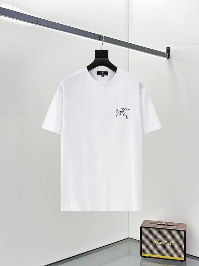 Arcteryx始祖鸟25Ss新款短袖，最高版本重工艺印花经典Logo图案，高标准定制，上身非常有型，客供进口高档280克纯棉面料质感非常细腻，细节工艺精湛考究