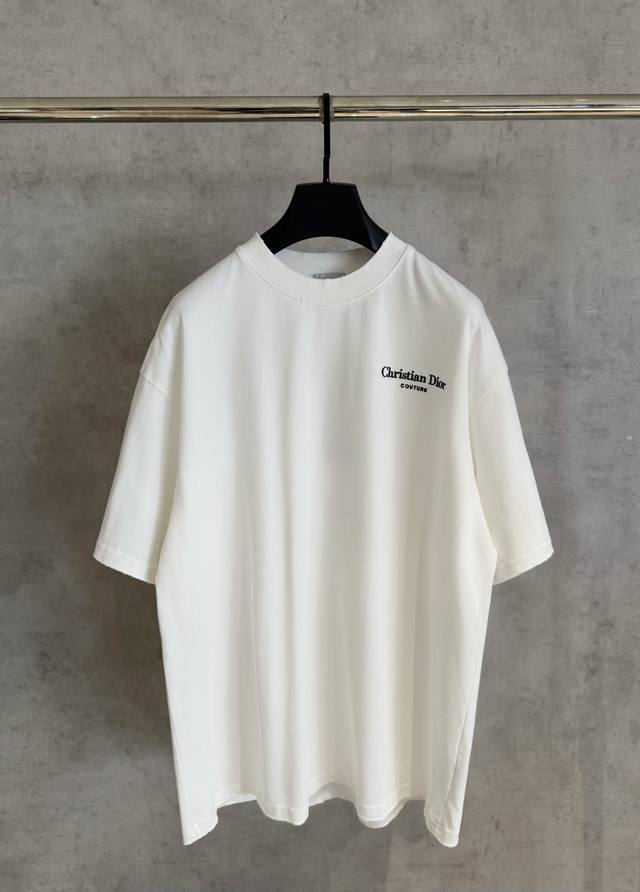 Dior迪奥新款贴布绣半袖T恤 重磅340克双纱面料 前幅立体绣 后幅贴布绣 满满潮流元素 整衣洗水两遍 四边磨破挑破 重磅面料 领口采用冰感索罗娜 宽松版型