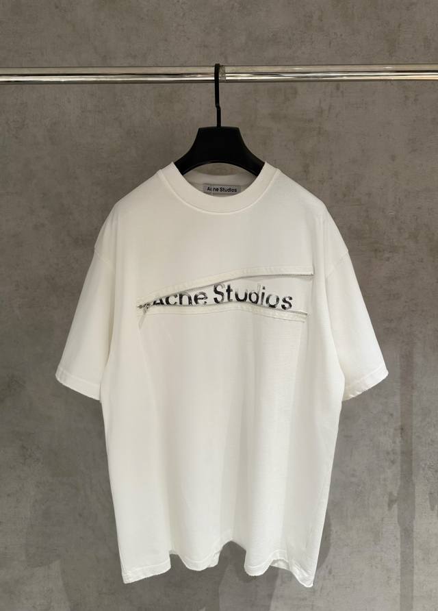 Acne新款半袖T恤 重磅340克双纱面料 前幅立体绣 后幅贴布绣 满满潮流元素 整衣洗水两遍 四边磨破挑破 重磅面料 领口采用冰感索罗娜 宽松版型 偏深挺阔有