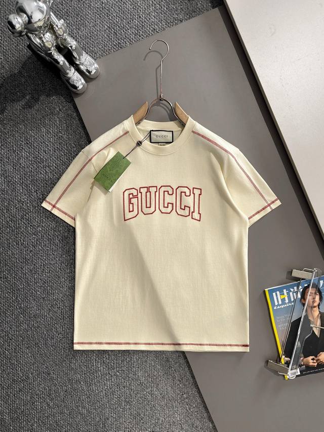 D］ Gucci 古驰 2026新款 拼色线条描边 胸前立体刺绣字母Logo 定制皮章 男女同款 短袖T恤 定制260克100％双纱纯棉面料 定染32支双股螺纹