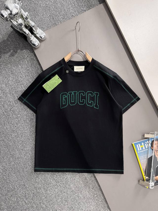 D］ Gucci 古驰 2026新款 拼色线条描边 胸前立体刺绣字母Logo 定制皮章 男女同款 短袖T恤 定制260克100％双纱纯棉面料 定染32支双股螺纹
