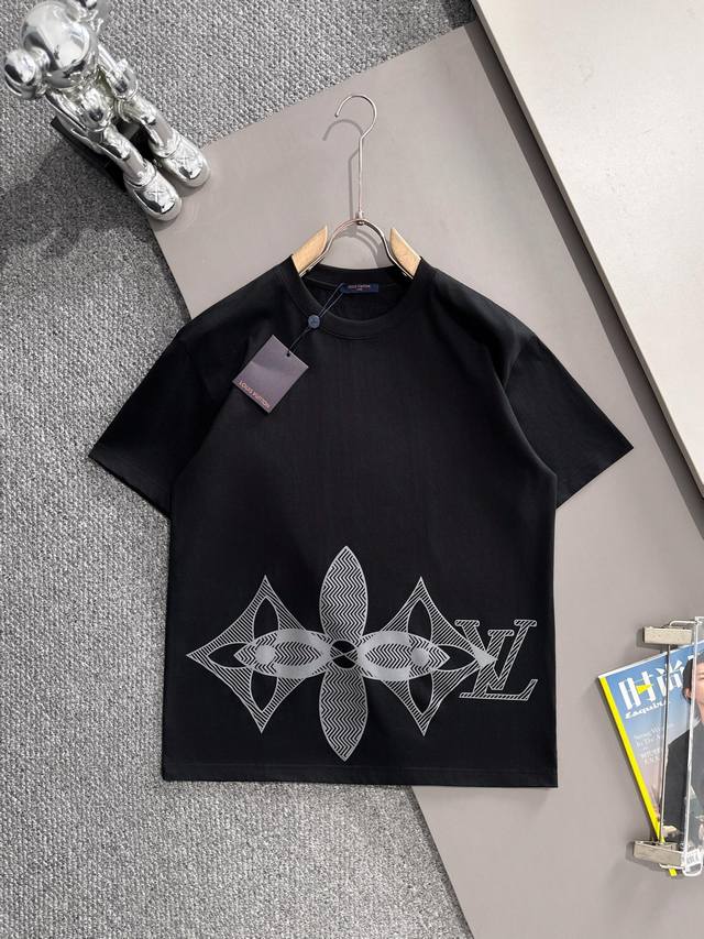 D］ Louis Vuitton 路易威登 Lv 驴家 2026新款数码植绒字母Logo 定制皮章 男女同款 短袖T恤 定制260克100％双纱纯棉面料 定染3