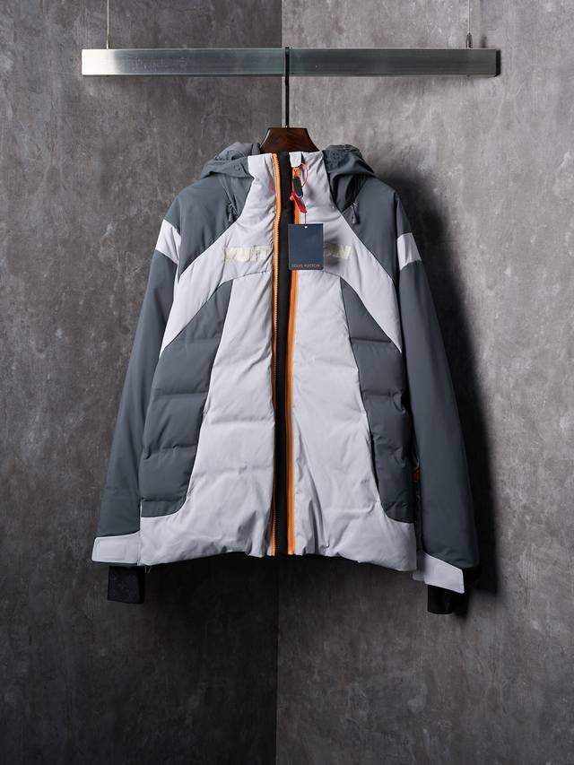 实物挂拍 Lv 路易威登 立体绗缝花卉滑雪连帽羽绒服 现货 46 48 50 52 定制5合1防绒密织科技面料 以及定染3合1双线防绒格纹料 每一寸纤维都蕴含着