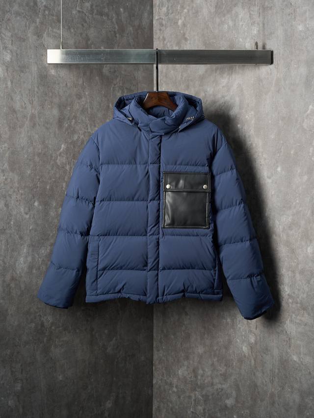 实物挂拍 Bottega Veneta 葆蝶家 Bv 真皮口袋编织拉链连帽羽绒服 现货 46 48 50 52 高质量新国标90白鸭绒的羽绒填充物，提供良好的保