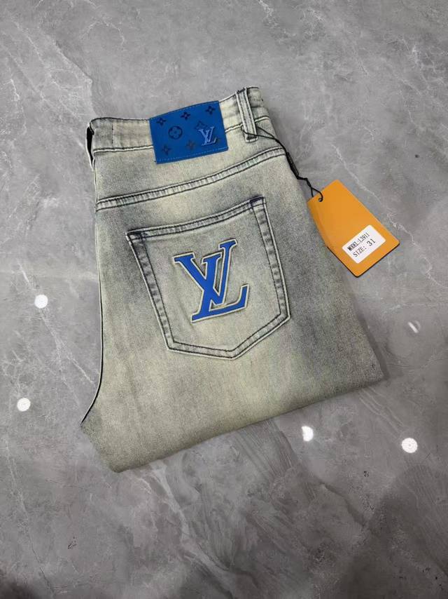 顶级版本 ［D］ 。2026春夏欧洲专柜新款 超A代购级别海外贸易公司订单货源，顶级原单高端男士定制时尚修身小直筒牛仔裤3911 颜色：重工艺炒沙洗水，图片色