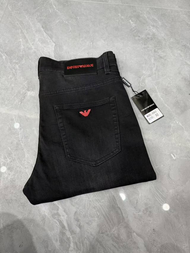 顶级版本 ［D］ 。2026春夏欧洲专柜新款 超A代购级别海外贸易公司订单货源，顶级原单高端男士定制时尚修身小直筒牛仔裤3915 颜色：重工艺炒沙洗水，图片色