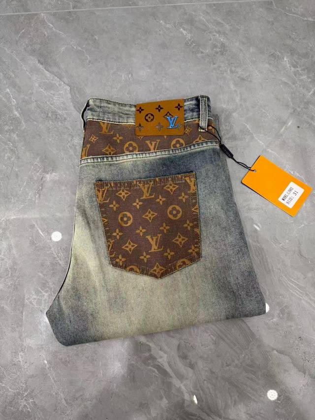 顶级版本 ［D］ 。2026春夏欧洲专柜新款 超A代购级别海外贸易公司订单货源，顶级原单高端男士定制时尚修身小直筒牛仔裤3902 颜色：重工艺炒沙洗水，图片色