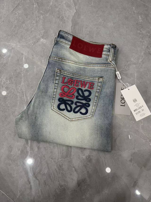 顶级版本 ［D］ 。2026春夏欧洲专柜新款 超A代购级别海外贸易公司订单货源，顶级原单高端男士定制时尚修身小直筒牛仔裤222～6 颜色：重工艺炒沙洗水，图片色