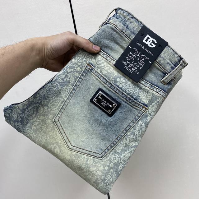 顶级版本 ［D］ 。2026春夏欧洲专柜新款 超A代购级别海外贸易公司订单货源，顶级原单高端男士定制时尚修身小直筒牛仔裤3921 颜色：重工艺炒沙洗水，图片色