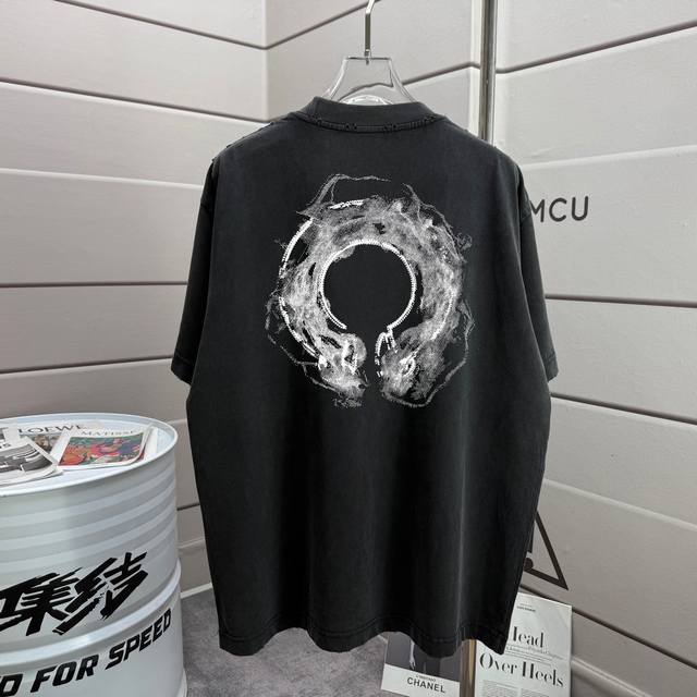 Ch 克罗* 2025秋冬新款 洗水磨破320克圆领短袖Tee 男女同款宽松版 颜色 :洗水黑 洗水白 洗水灰 褐色 尺码 :S M L Xl Xxl 尺码：