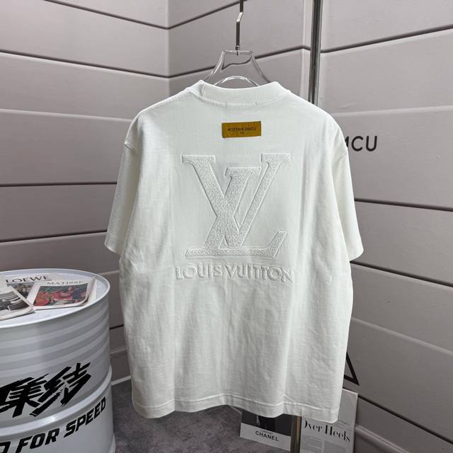LV 路易*2025春夏新款 个性真空绣字母 圆领短袖T恤 男女同款 宽松版 颜色：黑色 白色 尺码： S 90- 斤 M 120-150斤 L 140-165