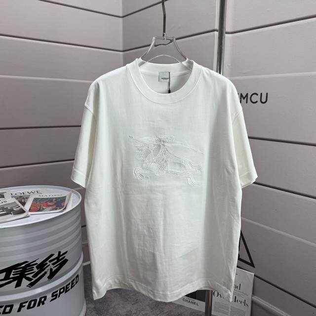 Burberry 巴宝利秋冬新款 圆领短袖T恤 胸前战马Logo绣花工艺 男女同款宽松版 颜色: 黑色 白色 绿色 尺码： S 90-130斤 M 120-15