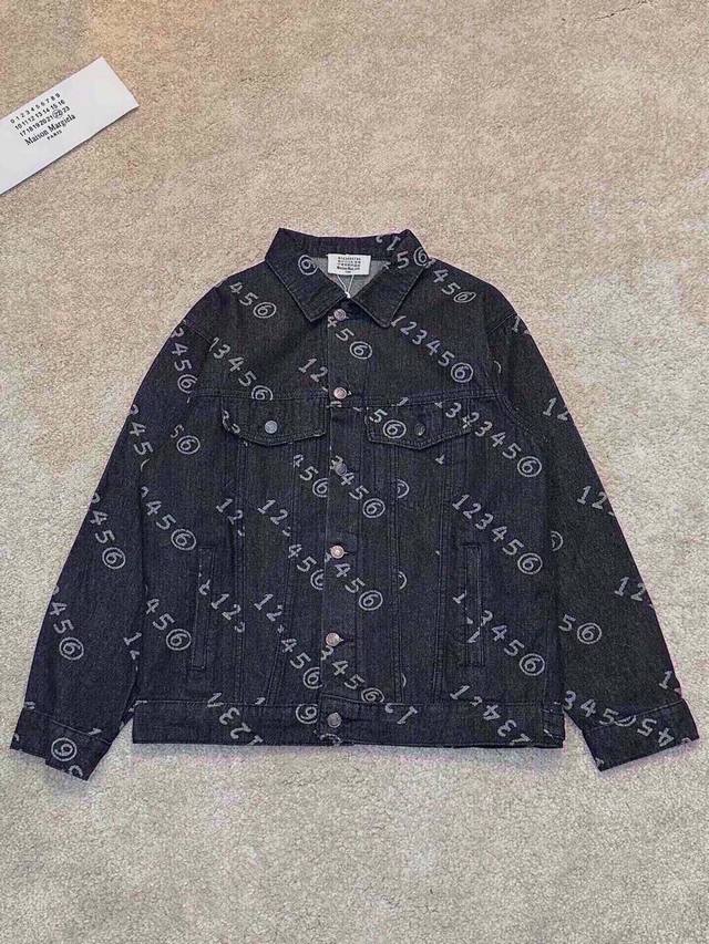 Maison Margiela123Ss 2水洗牛仔外套最新大爆款设计更显身材优雅气质！水洗做旧工序不易褪色色泽怀旧自然！大字母Logo阿拉伯数字，宽松版型超级