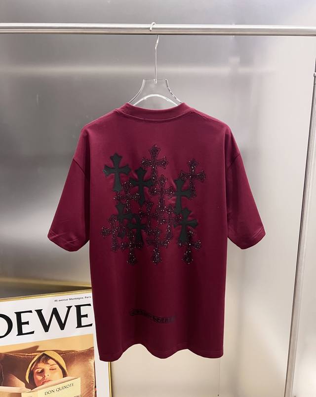 Ch克罗 2025秋冬新款 短袖T恤 十字架贴皮工艺 定制五金金属+中东澳钻设计工艺 实物很棒男女同款宽松版 尺码S M L Xl Xxl 五个码 黑色 白色