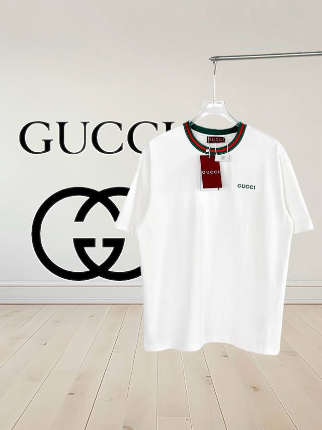 高版本] Gucci 古驰 胸口简约字母Logo刺绣显得更加靓丽精美工艺圆领款，独家定制纯棉280克面料柔软贴身科技面料，上领定制原版彩色螺纹2X1，档次极高，