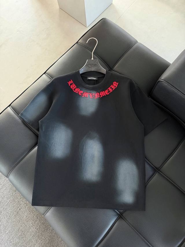 衣服 ，Chrome Hearte 克罗心新款 十字架马蹄克罗心梵文 立体贴布秀工艺拼皮工艺，洗水做旧炒色，轻奢主义，男女日常通勤穿搭必备单品。 颜色: 黑色