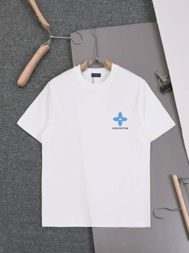 新款上架 2026Sslv印花圆领T恤，定织定染纯棉洗水面料，洗水后310克重左右，做工精细。男女同款宽松落肩版型，时尚大气。 颜色：黑 白 粉色 尺码：Xs一